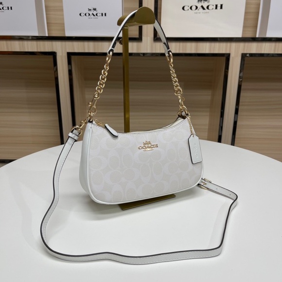 Coach Teri Shoulder Bag In Signature Canvas NWT☁️☁️ - Picture 1 of 8